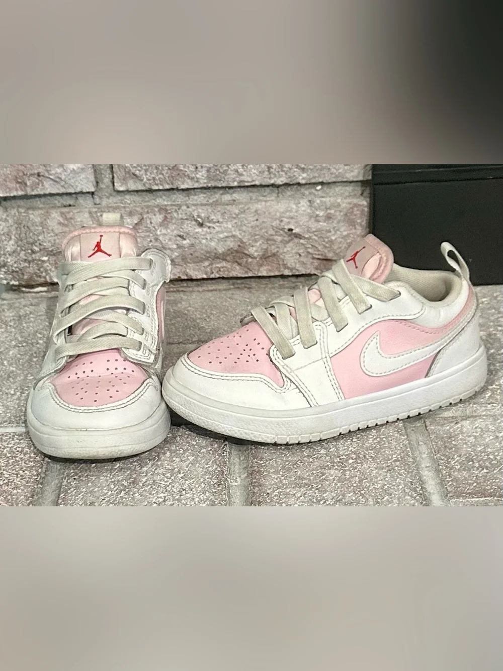 Nike Air Jordan Kids Low-Top Sneakers in Pink and White